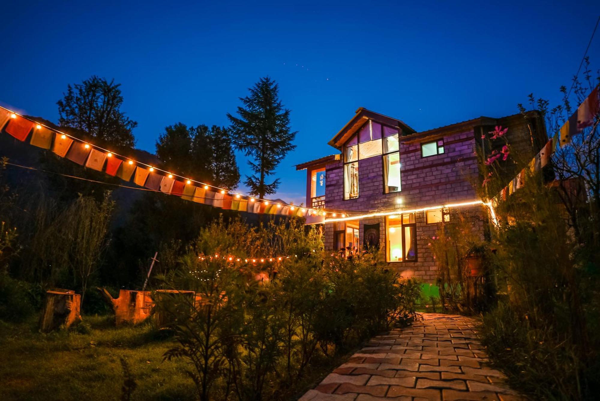 The Manu Emerald # Farmhouse # Top Selling Cottage In Manali # Peaceful Heritage Cozy Stay # Lawn With Bonfire # Most Awarded Buitenkant foto