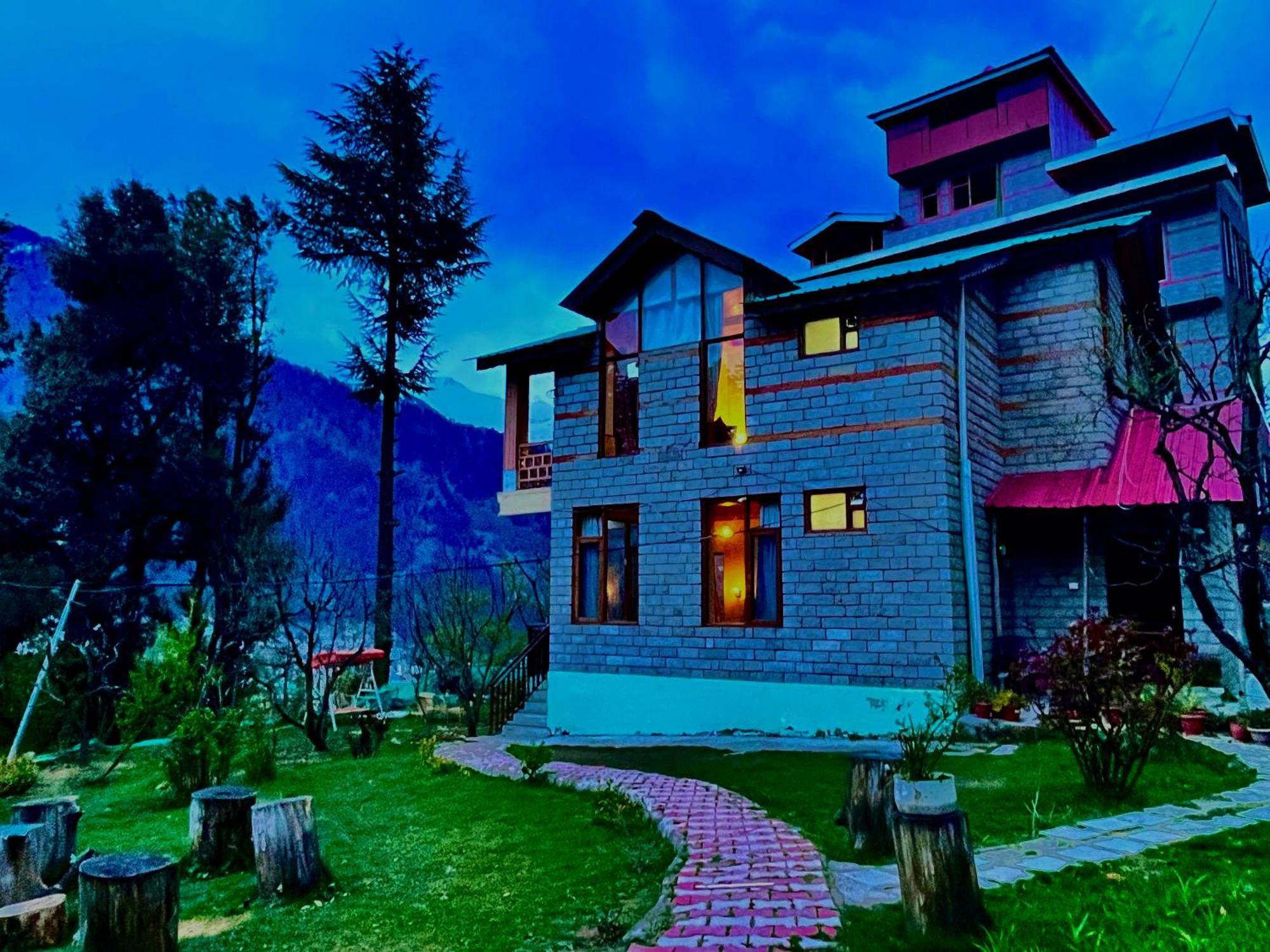 The Manu Emerald # Farmhouse # Top Selling Cottage In Manali # Peaceful Heritage Cozy Stay # Lawn With Bonfire # Most Awarded Buitenkant foto